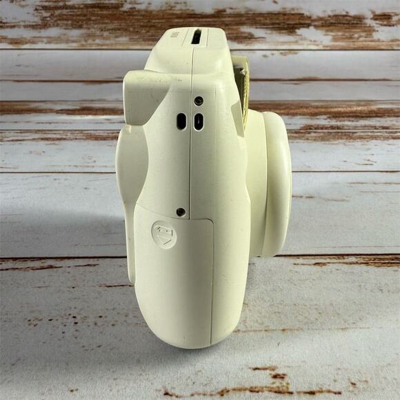 Fujifilm Instax Mini 8 Instant Film Camera White Built-in Flash - Picture 2 of 5